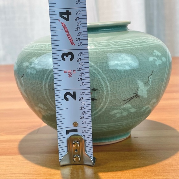 Korean Celadon Vase 4" Tall Bulbous Jar with Red Flowers Crane Decoration Sage - Picture 12 of 16